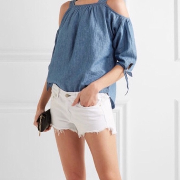 Madewell Tops - ⭐️Madewell, such a cute lightweight denim top⭐️